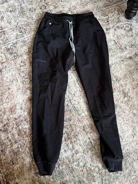 FIGS Women’s Black High Waisted Zamora Pants